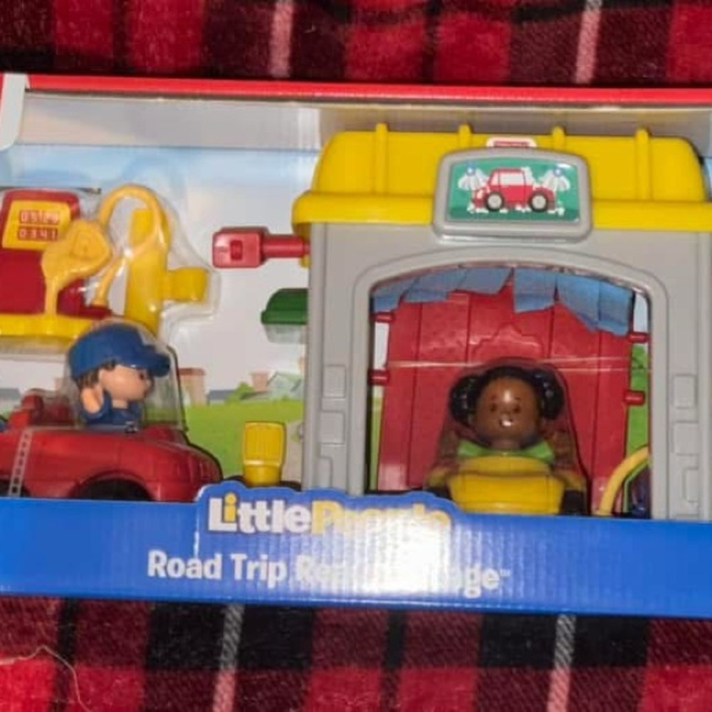 Road Trip Garage Playset - Red, Yellow, Blue